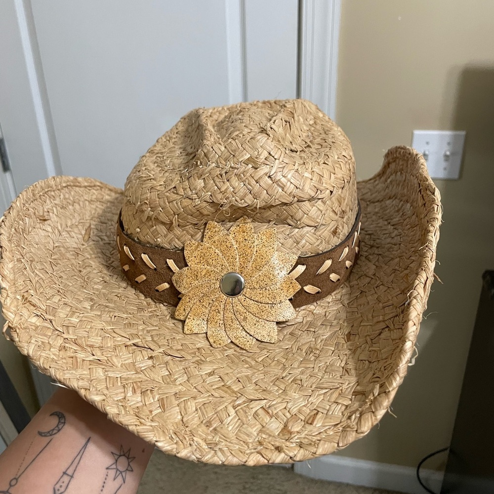 2 straw hats